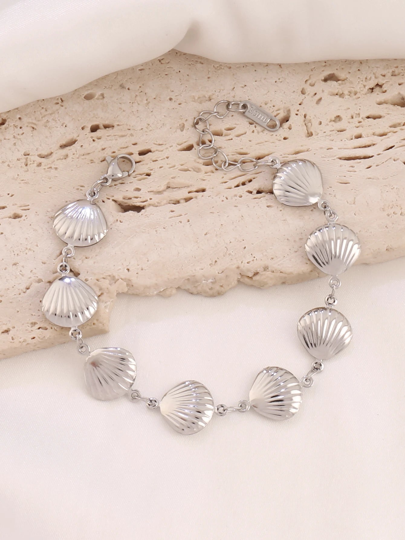 Hollow Conch Shell Chain Bracelet – 316L Gold Stainless Steel