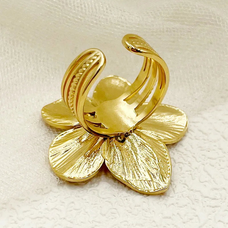 FloraCurve Ring