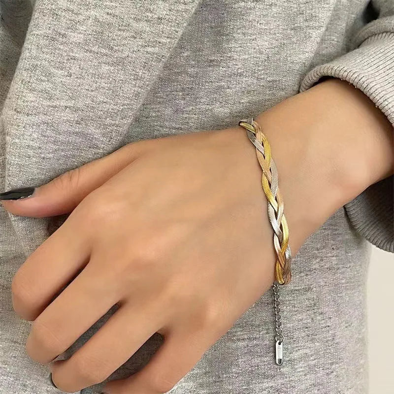 Chromatic Links