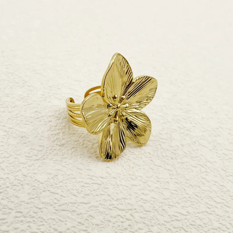 FloraCurve Ring