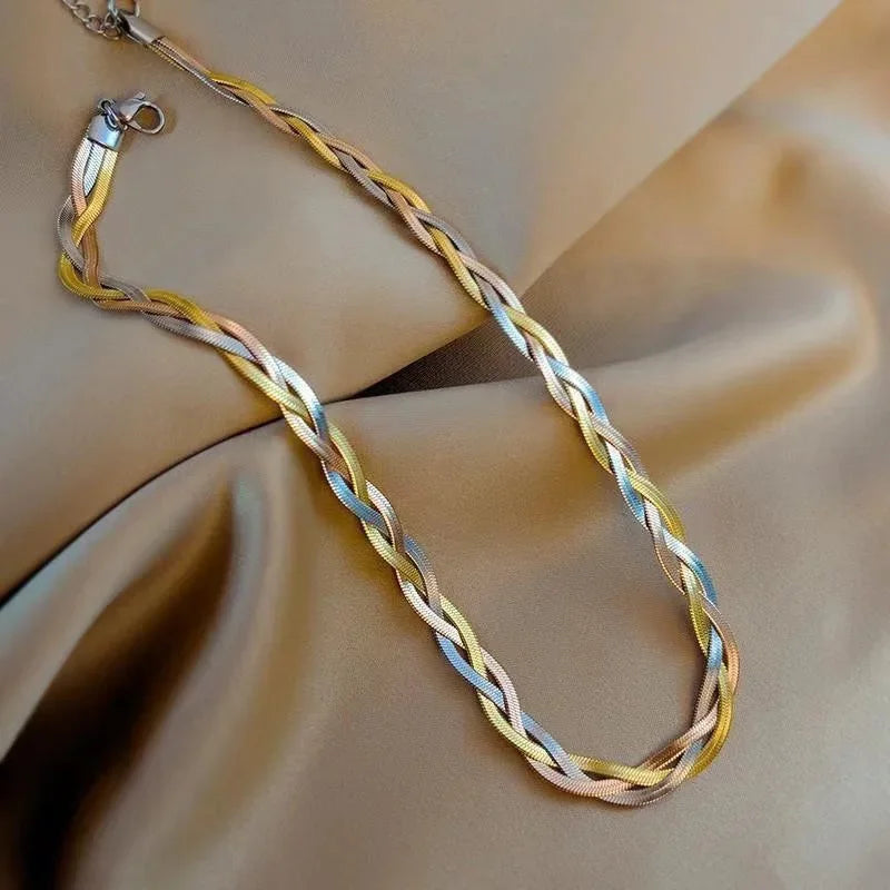 Chromatic Links