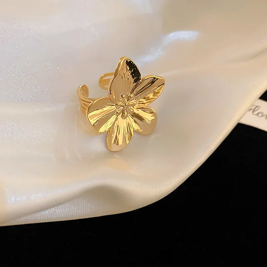 FloraCurve Ring